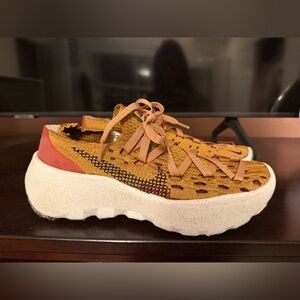 Stylish Women's Nike Sneakers in Tan and Red